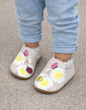 Load image into Gallery viewer, Robeez Soft Soles - Love Bugs