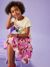 Load image into Gallery viewer, Tea Collection Flores y Mano Graphic Tee