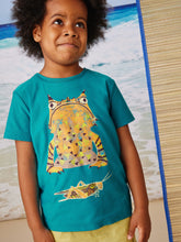 Load image into Gallery viewer, Tea Collection Lizard Graphic Tee- Caribbean
