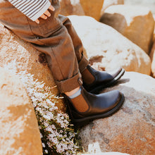 Load image into Gallery viewer, Blundstone 2591 - Brown with Toffee Elastic
